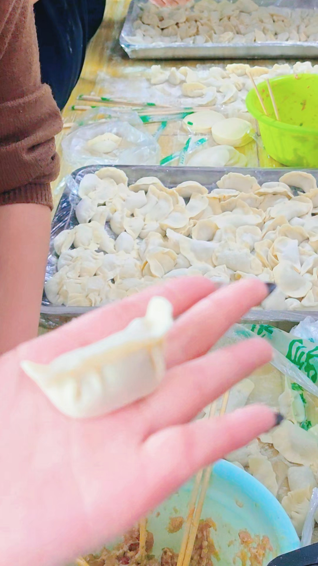 喜迎冬至,饺香四溢!谁能拒绝和全班同学一起包饺子吃呢