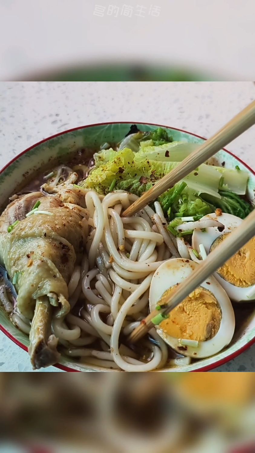 早餐一碗清汤鸡肉米粉既营养又美味！