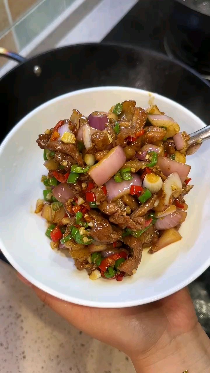 非常好吃的洋葱炒肉的做法