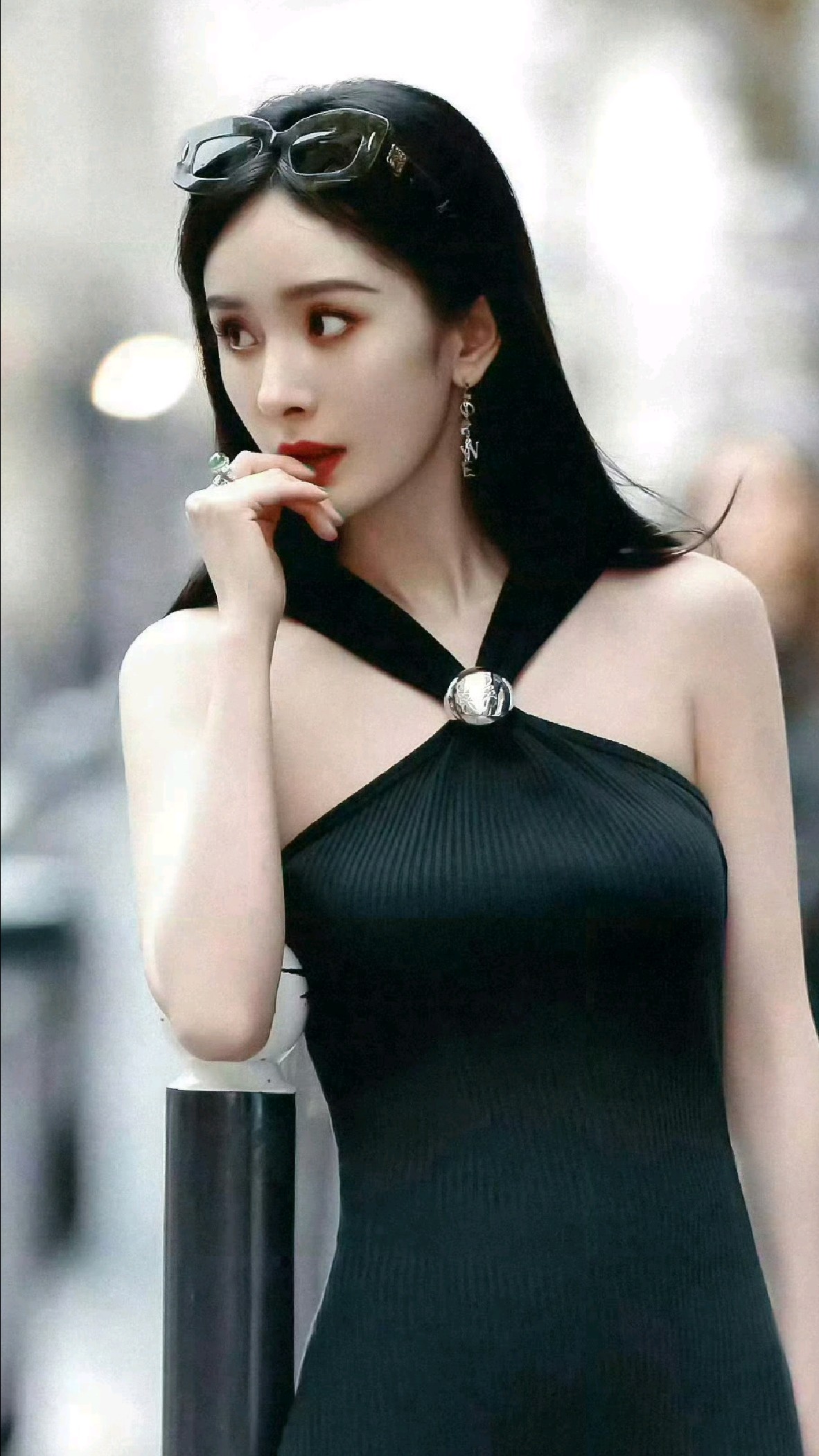 杨幂街拍优雅氛围感,谁能不爱?