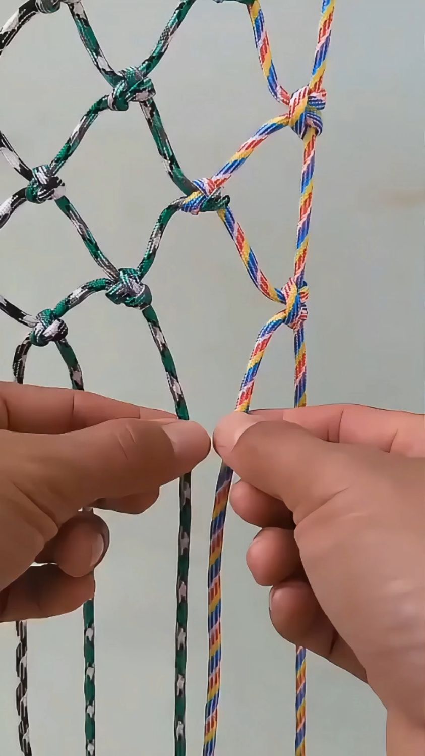 如何手工制作一个大型的渔网?荡秋天也很实用啊!