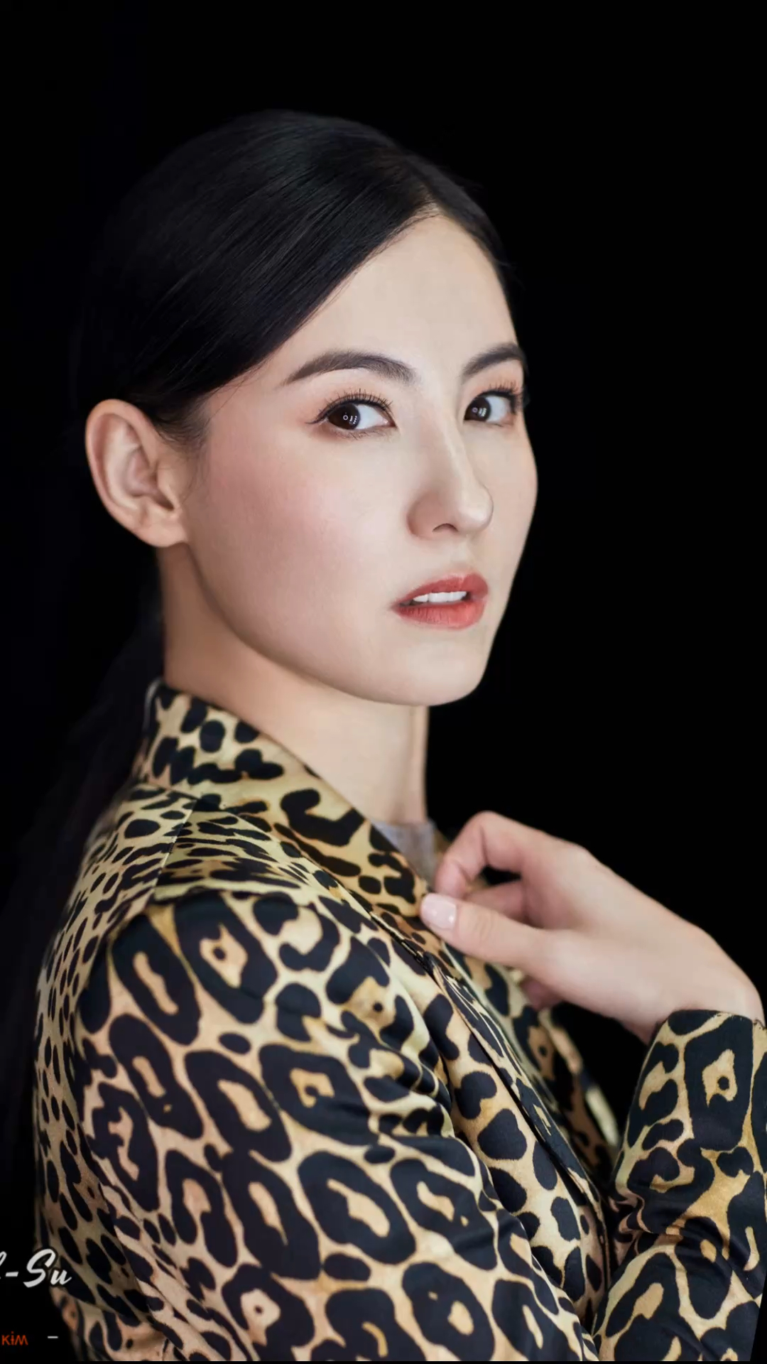 张柏芝黑白天鹅造型美到窒息