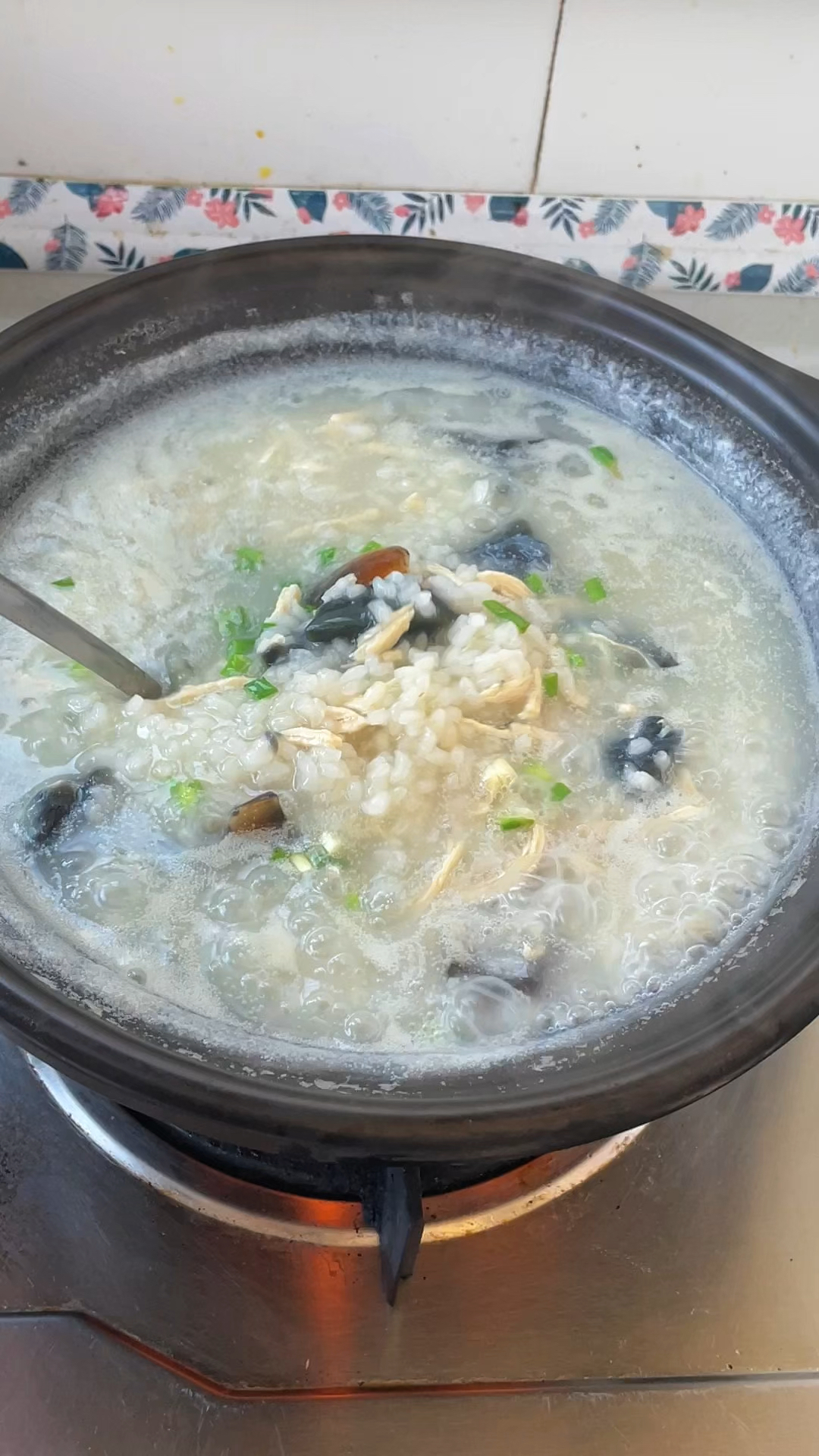 超爱的鸡丝皮蛋粥
