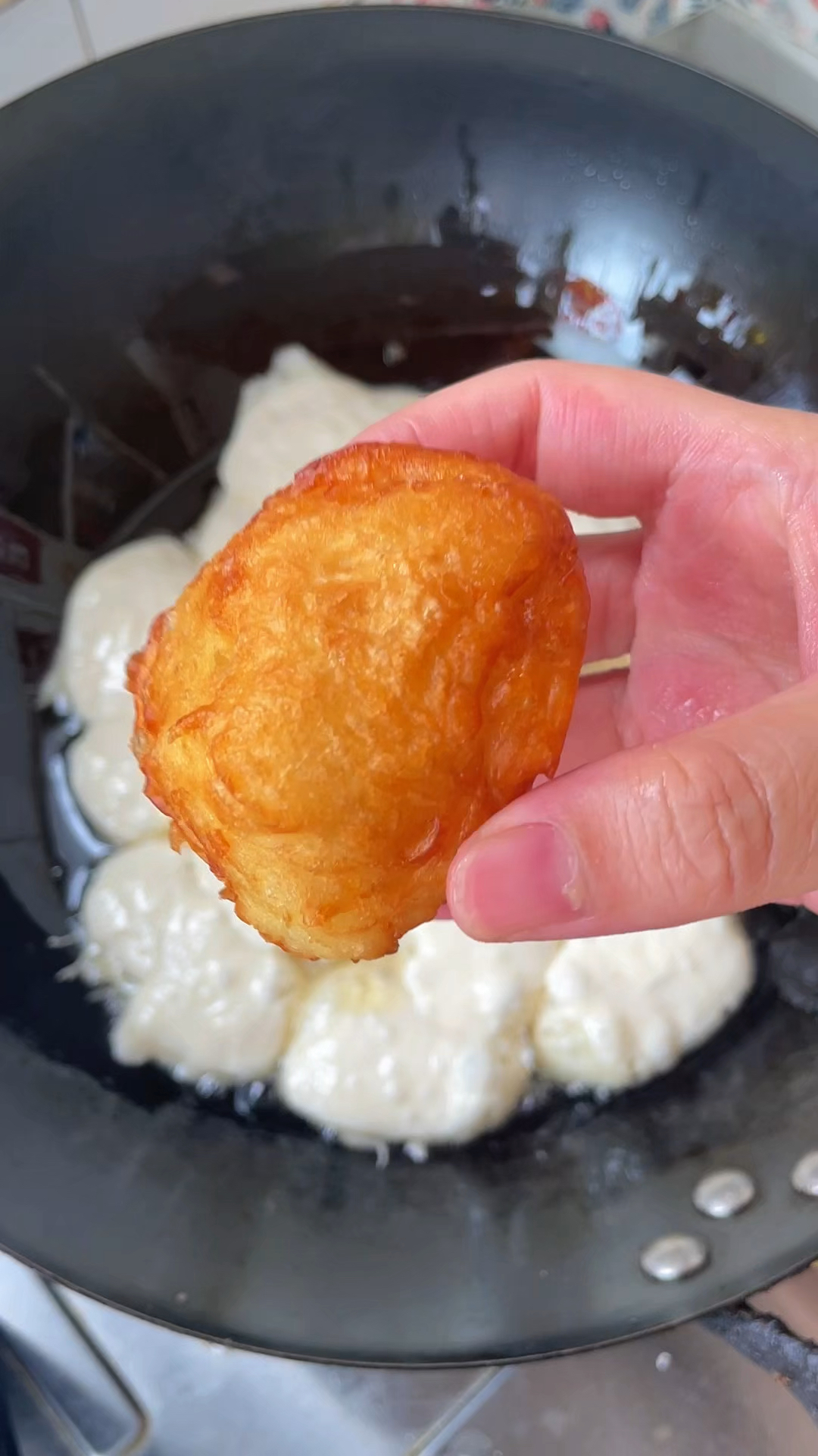 油炸鸡蛋泡泡饼来啦