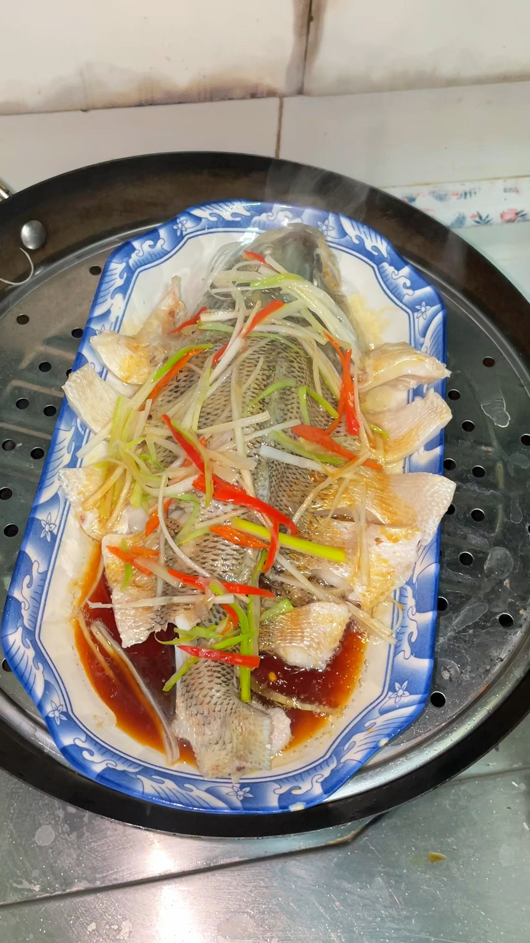 鲜嫩好吃的清蒸鲈鱼