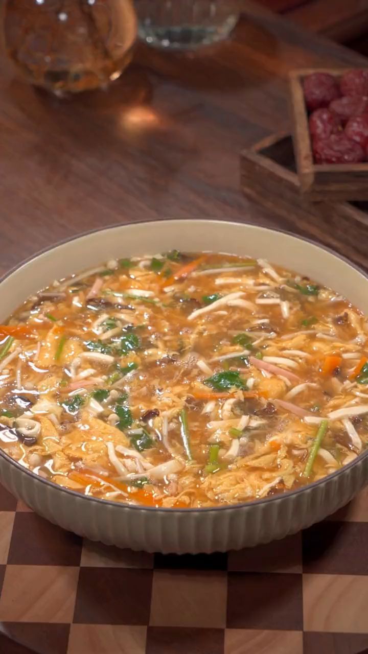 天气转凉了！给家人做这个热乎乎的酸辣汤，酸辣开胃喝上一碗舒服