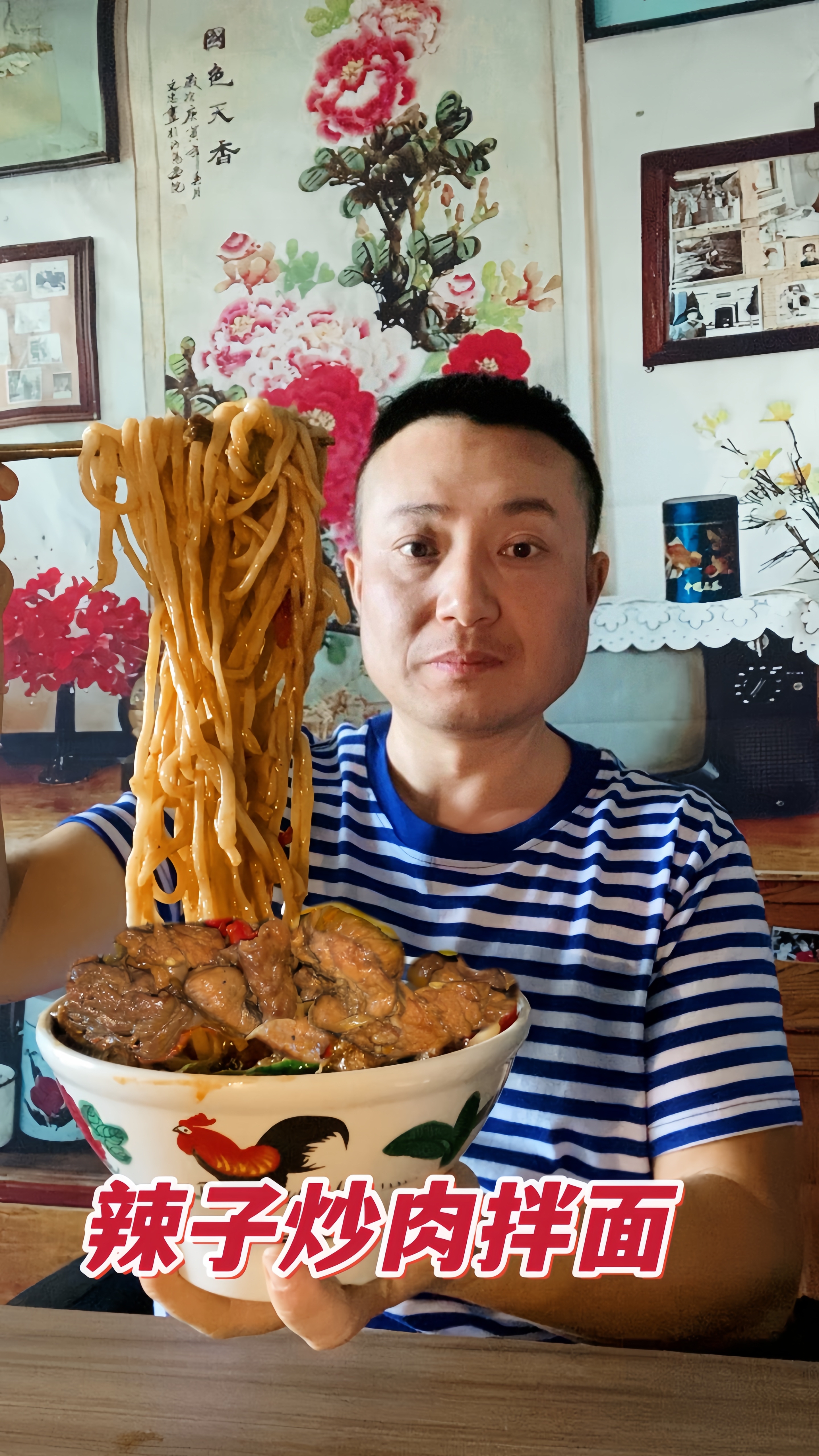 新疆辣子炒肉拌面，肉比面还多，鲜辣爆香，越吃越上头太香了