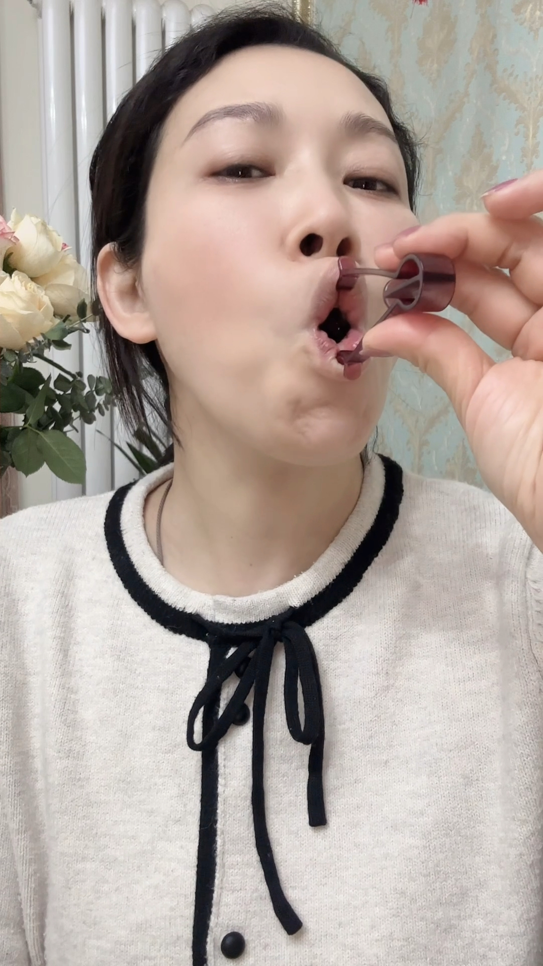 面部肌肉练习,每天50个,淡化法令纹!