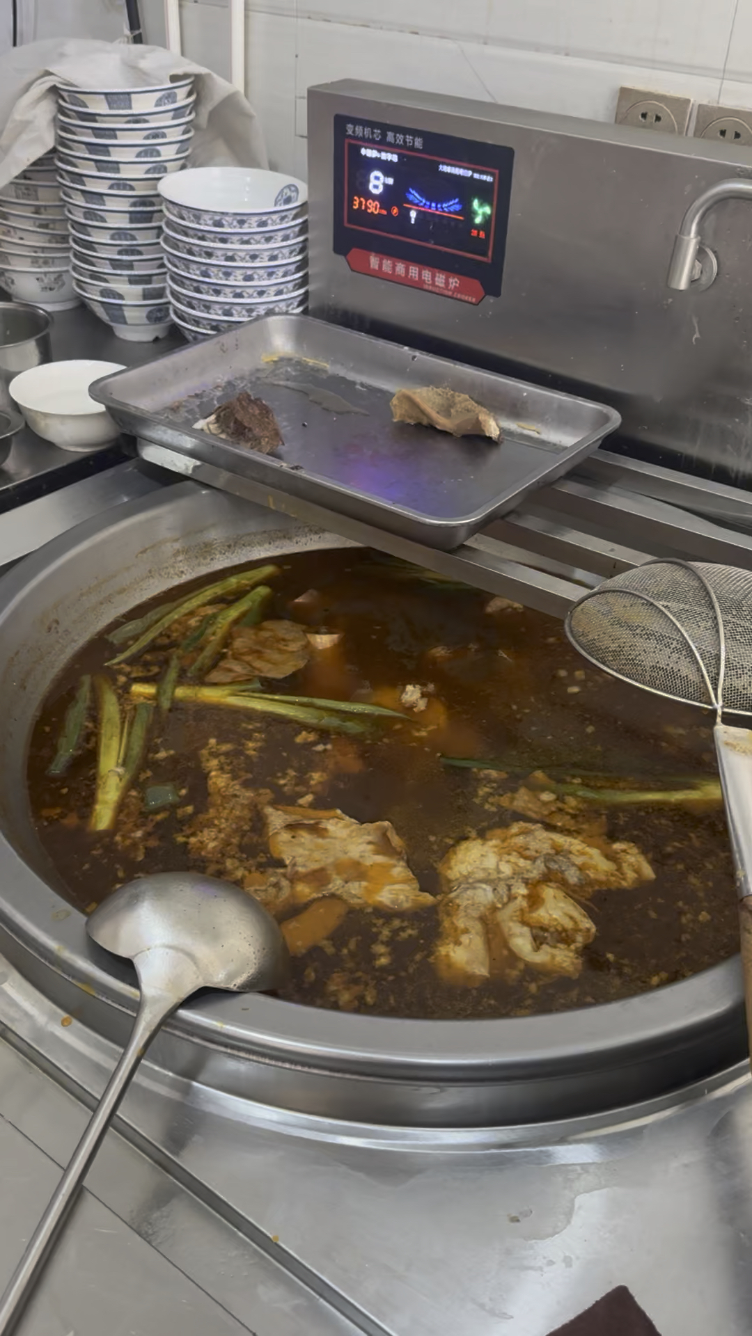 偶遇亳州淮南人做的牛肉汤!看汤很漂亮!