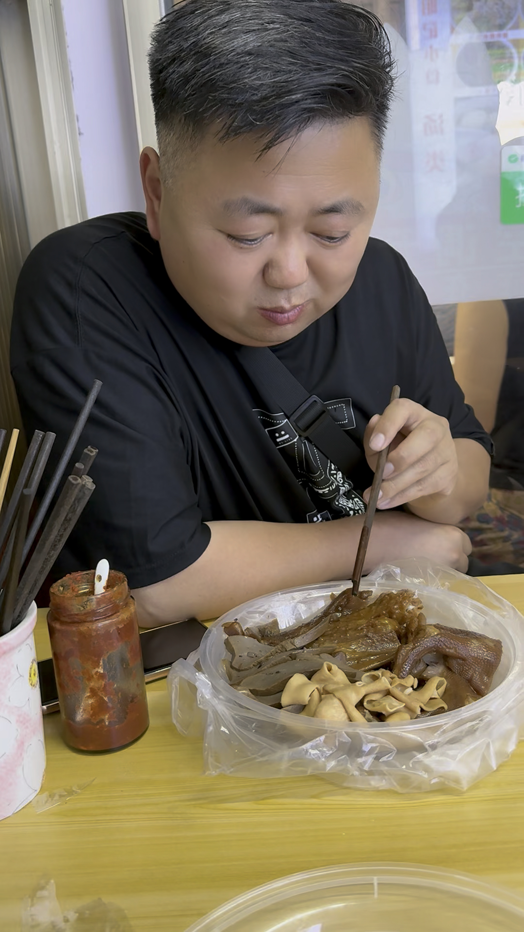 潮州巷子里的特色卤鹅,每次来都要尝尝!185块钱本地人说贵了!