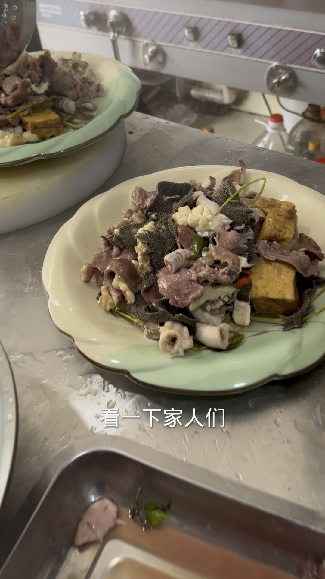 福建聊城地方特色的早餐酒门头涮酒,一口吃掉一头牛猜这两盘多钱