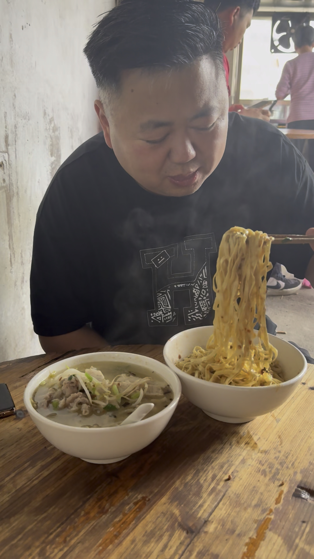 潮汕铁铺镇35年老店粿条店,一份粿条干拌一份汤15块钱!