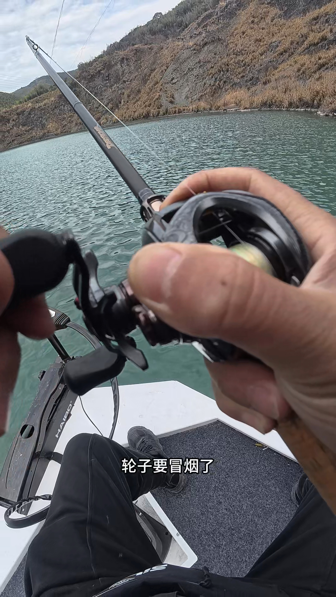不敢相信鲈鱼会待在十几米水深的地方！鲈钓钓出海钓的感觉！