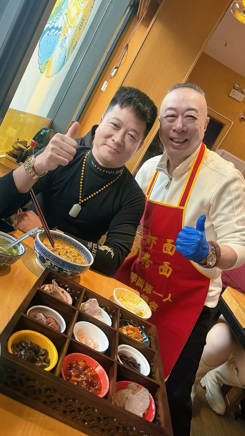苏州裕兴记网红辫子哥拌的蟹黄虾仁面味道Q弹#苏州美食 #裕兴记