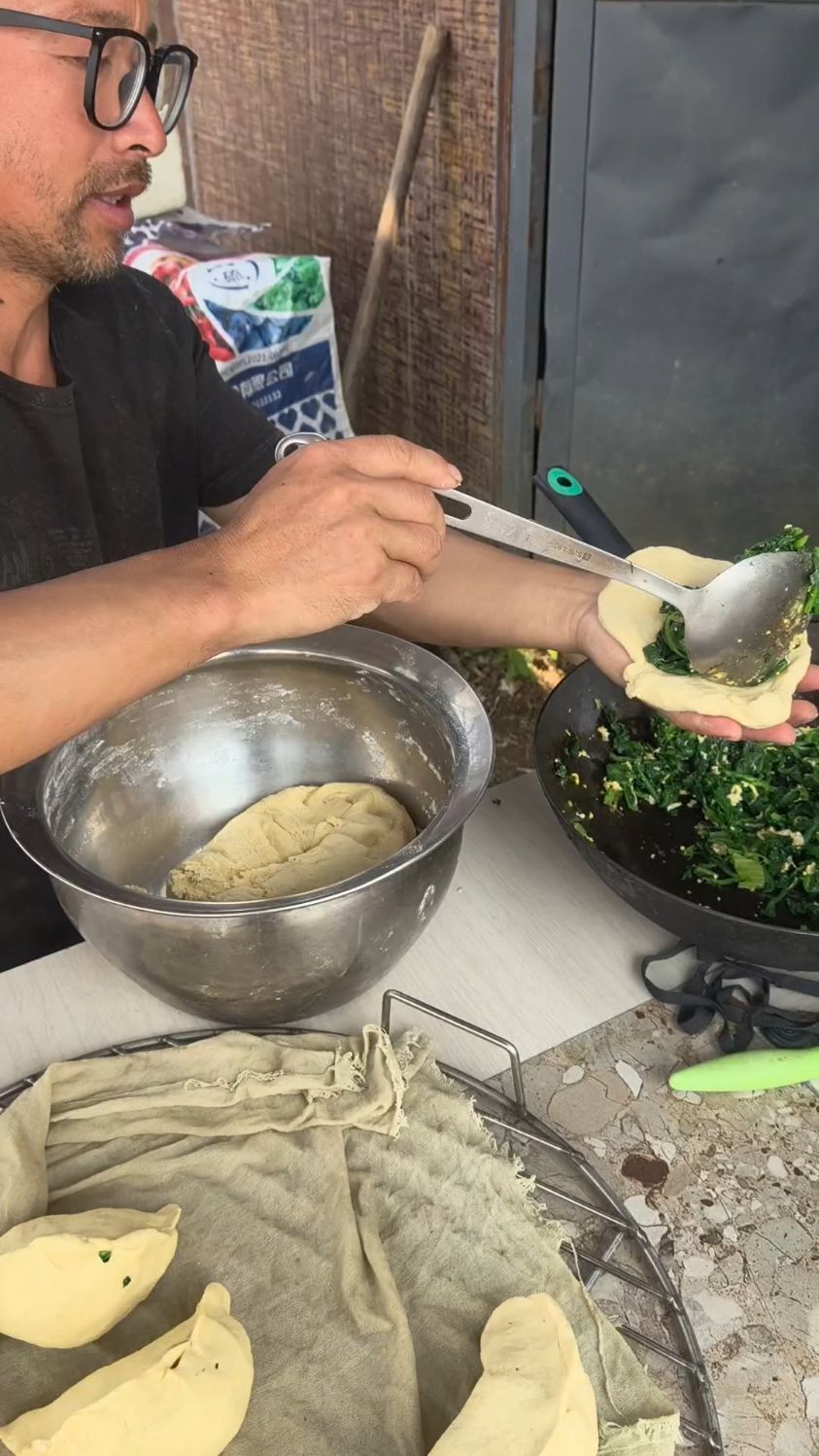 今天中午野辣菜包子