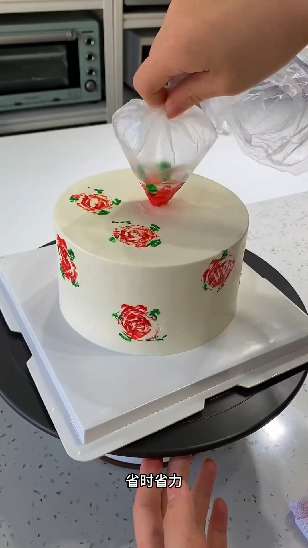 原来蛋糕不仅材料成本低,描绘图案更加简单,装饰蛋糕不用一分钟