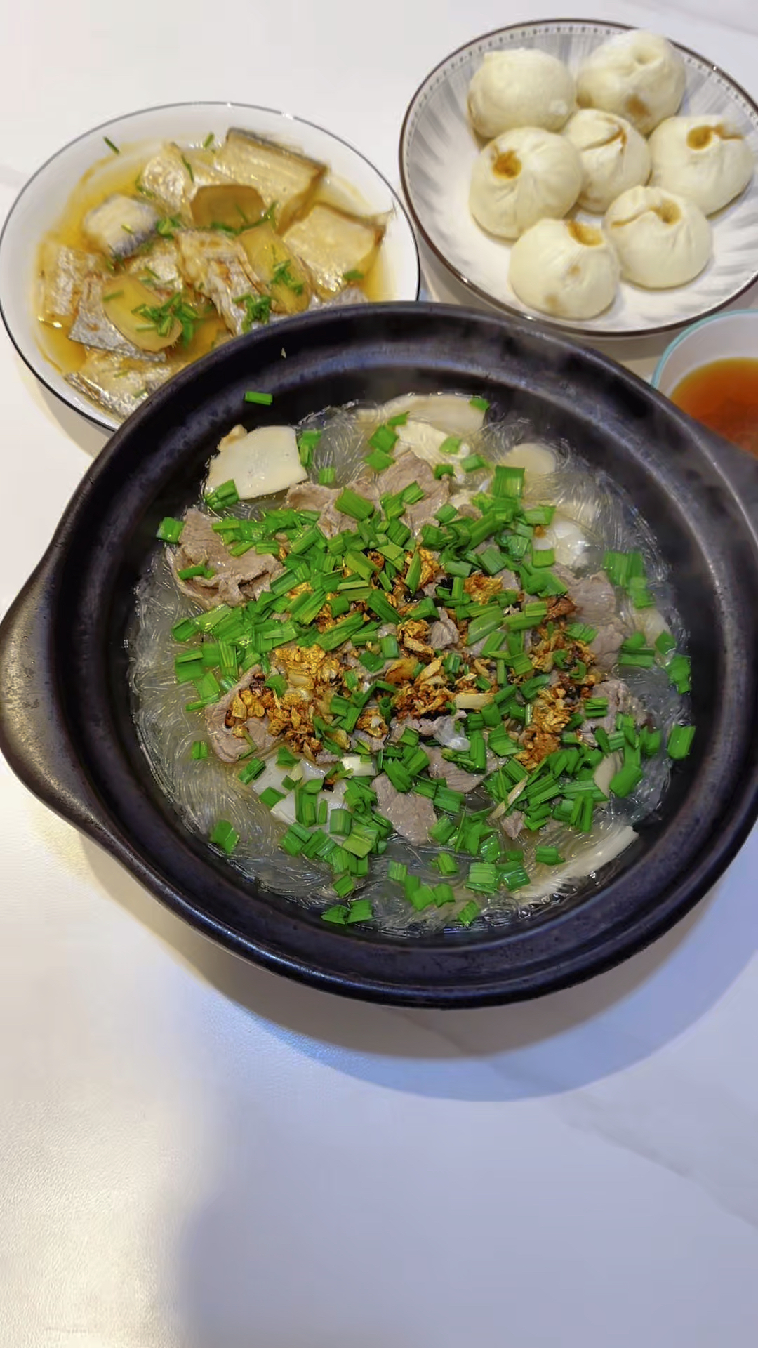 牛肉粉丝汤加上自制的蒜头酥,味道绝绝子!