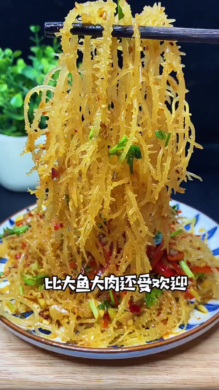 酒席宾客不爱厚重荤菜，龙须菜清爽凉菜上桌，高钙低脂收获好评