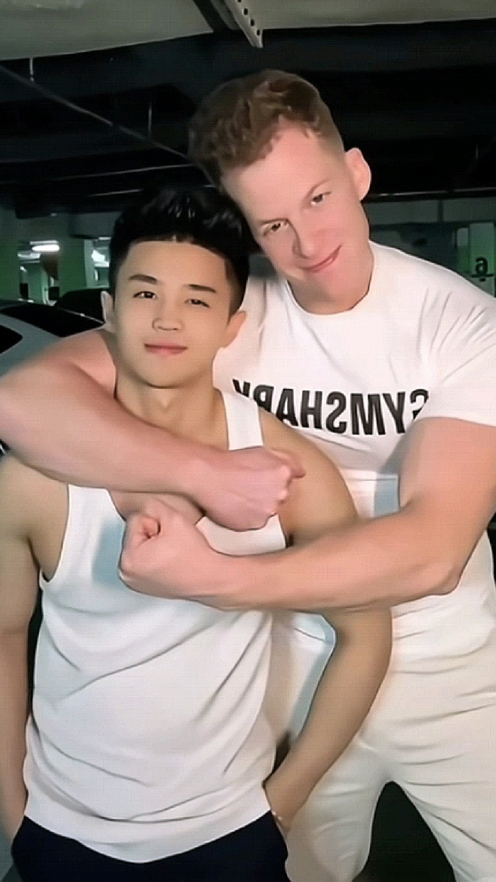 肌肉健壮小奶狗+外国室友,这组合太新奇,他俩的相处日常超有料!