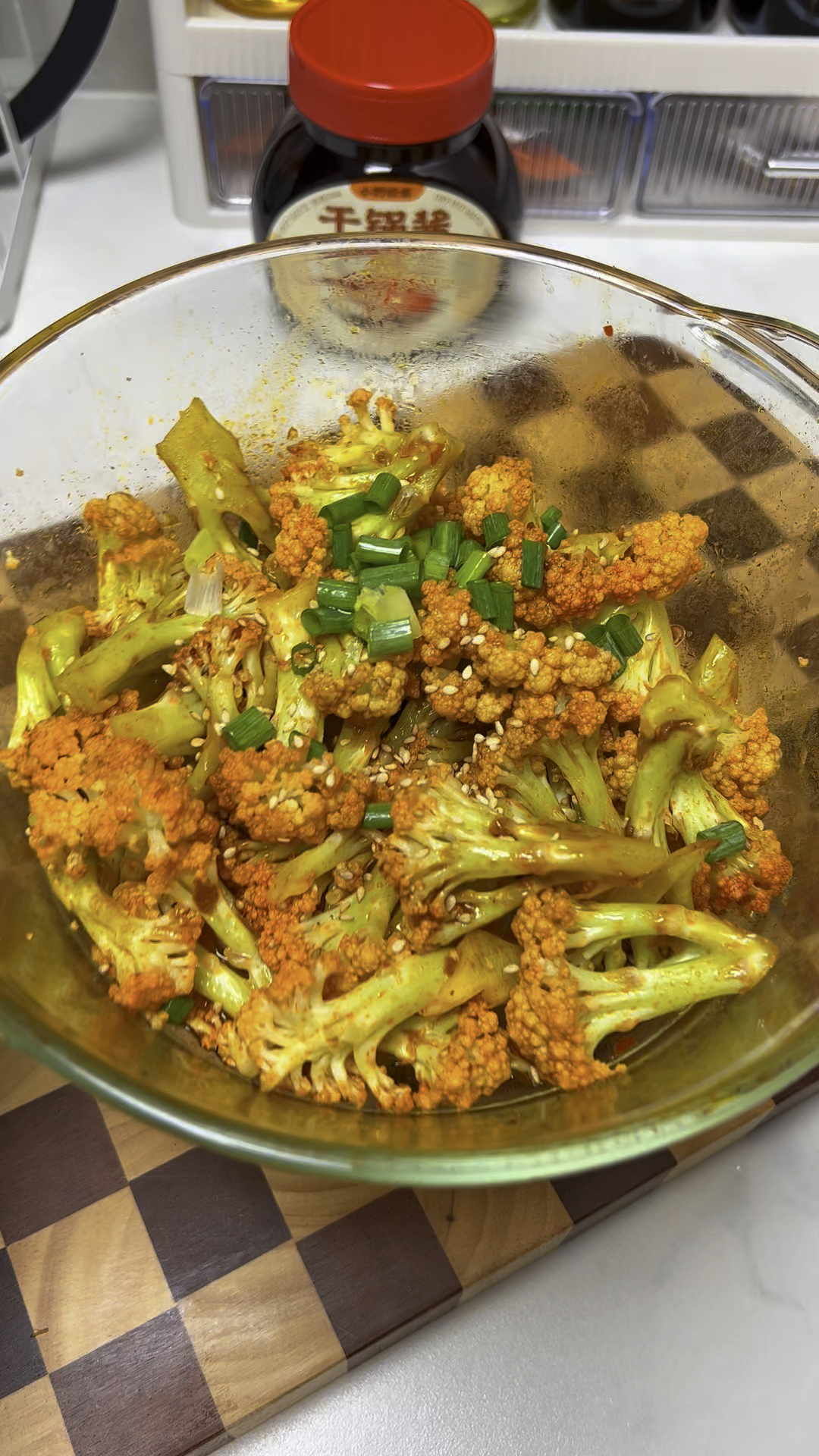 邪修做菜就是快,微波炉5分钟搞定干锅花菜,脆嫩中带着点焦香!