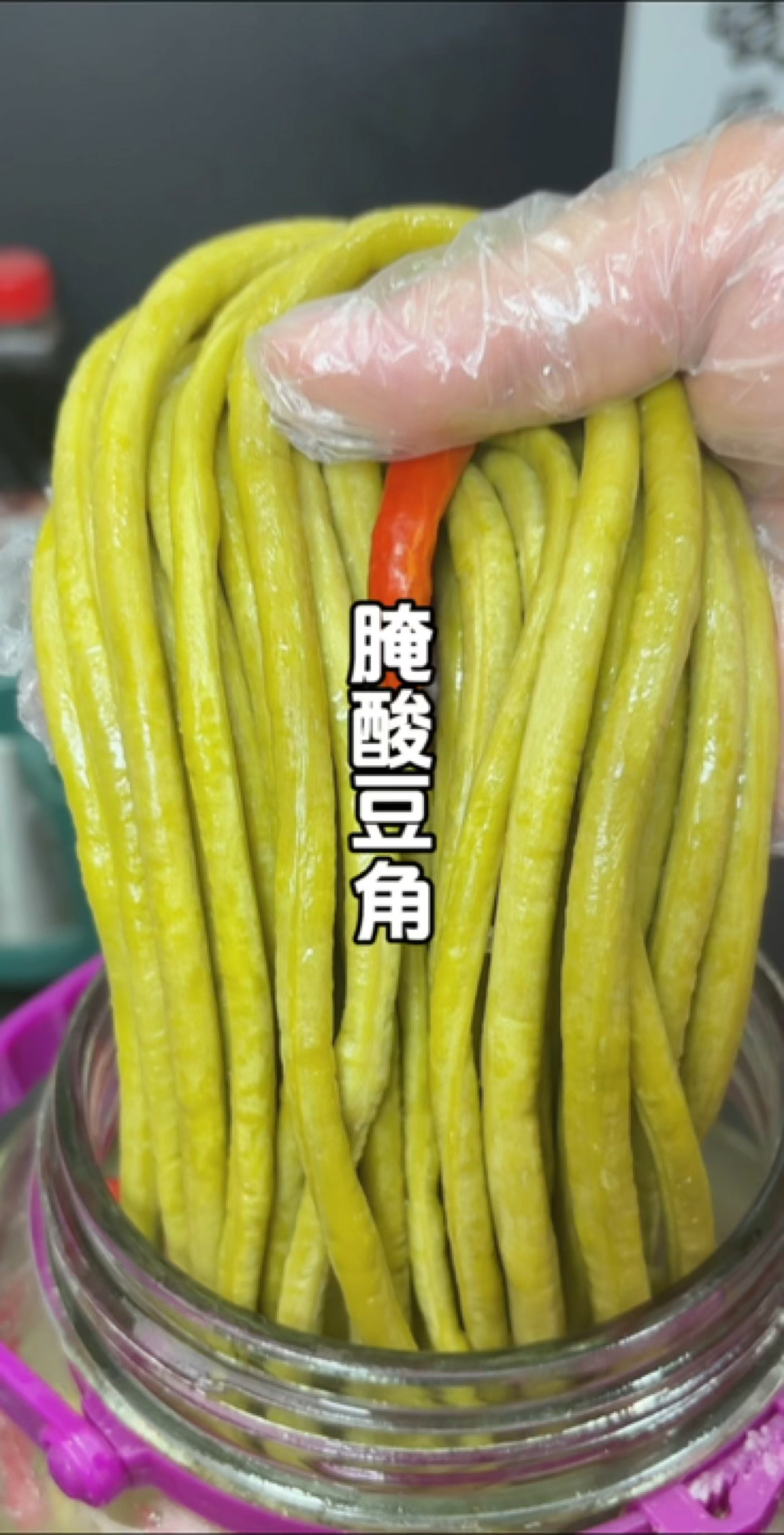 很多人都喜欢吃酸豆角,但是都做不好要不就是生花起沫有臭味!