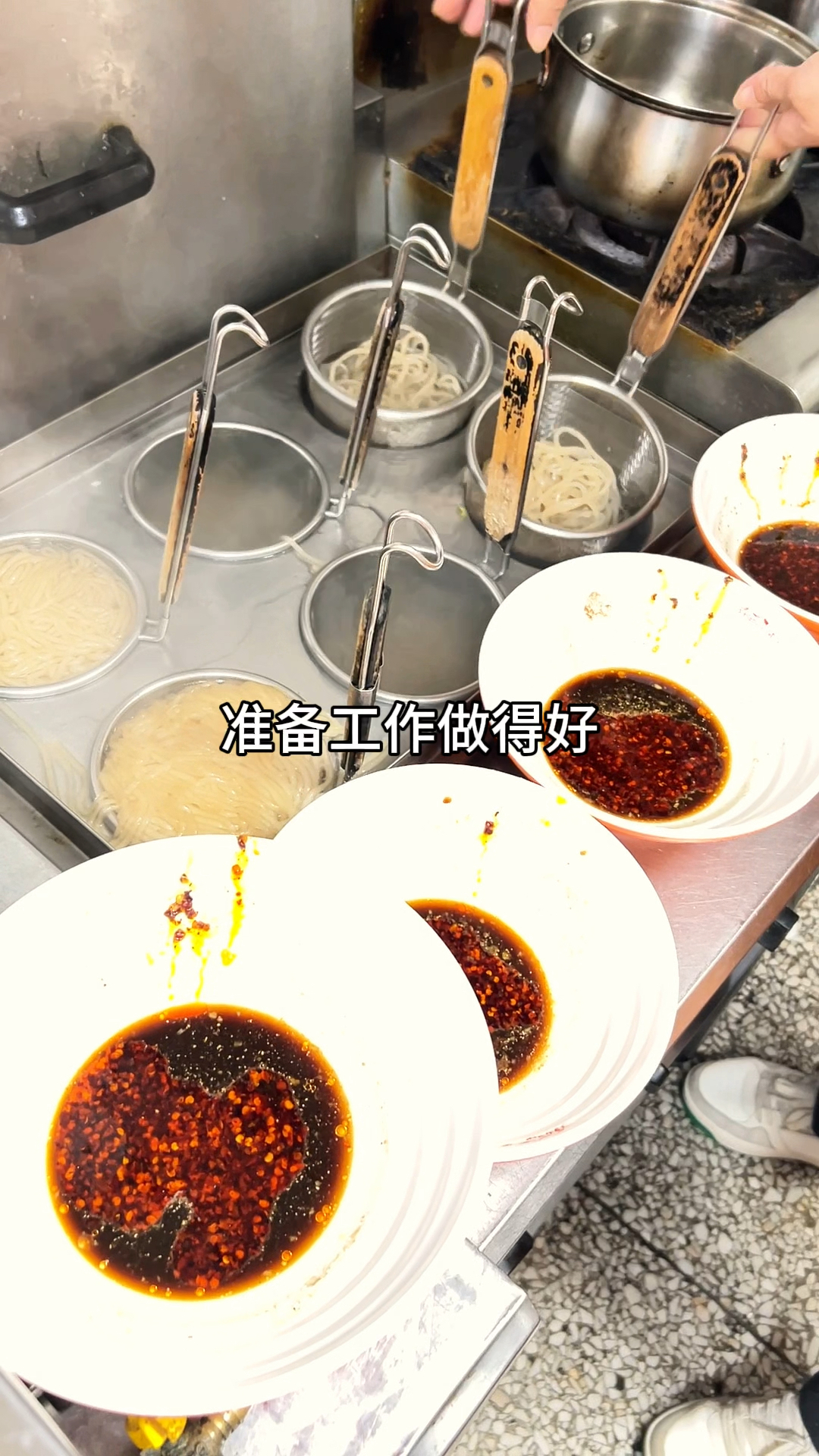 真实记录酸辣粉店的一天,辛苦但收获满满