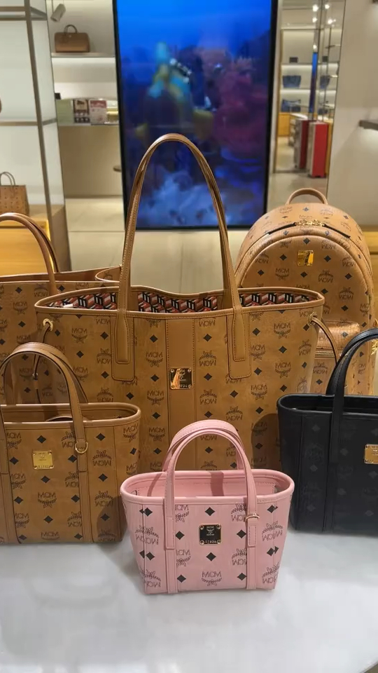 我们家MCM各系列爆款限时秒杀,每天下午直播不见不散～