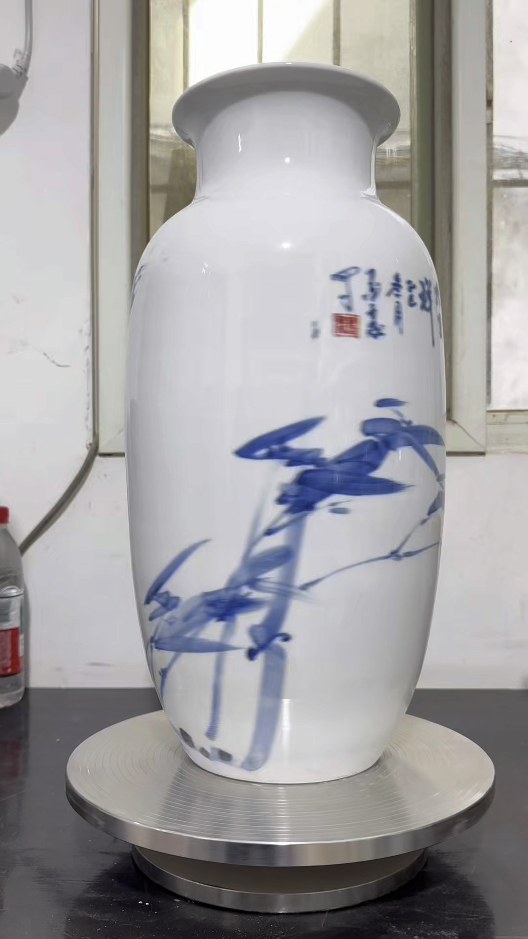 画鸡名家墨豪跨界景德镇，青花鸡作惊艳市场