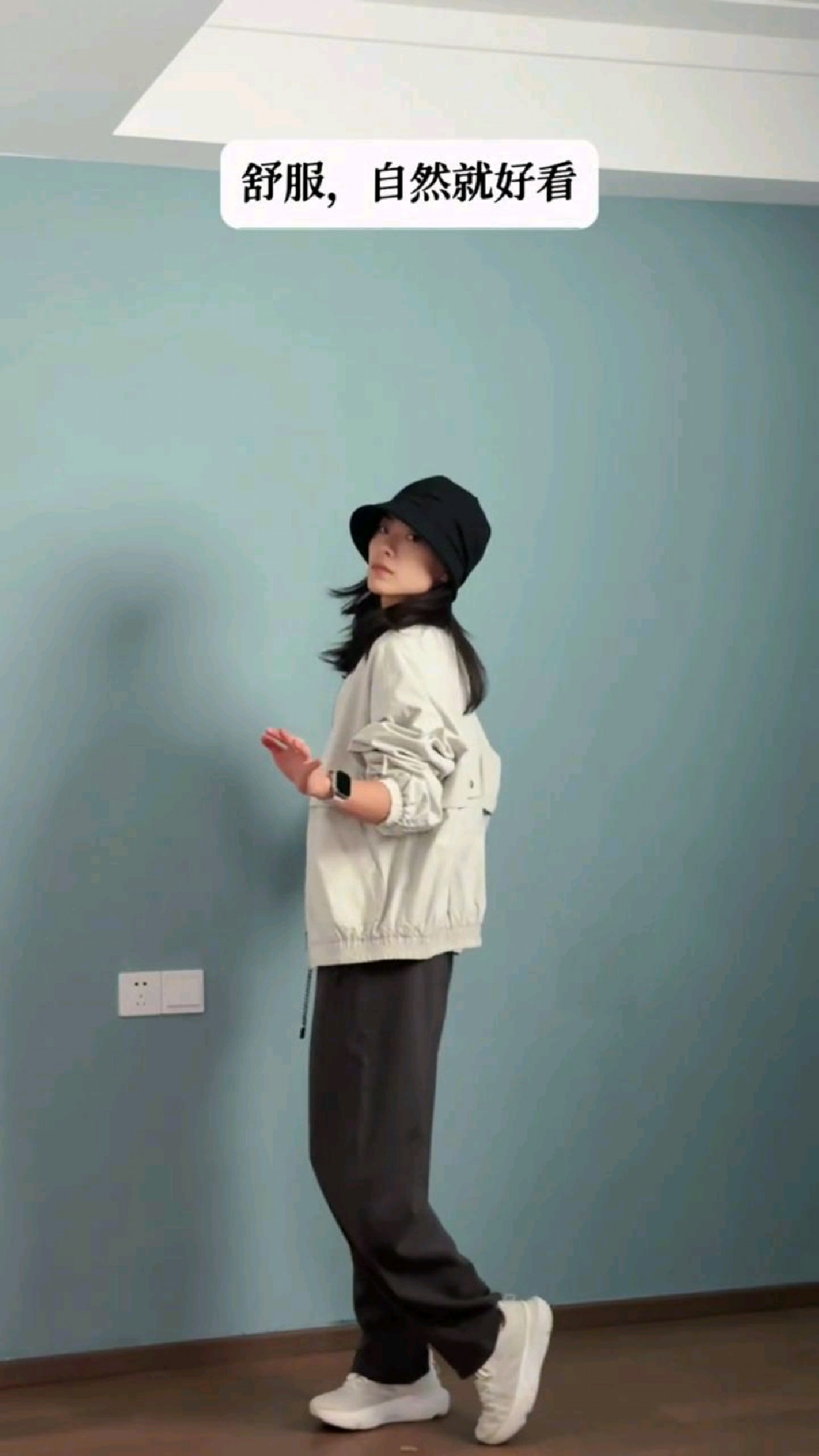 这俩裤子,太敬业了!啥风格都能演。