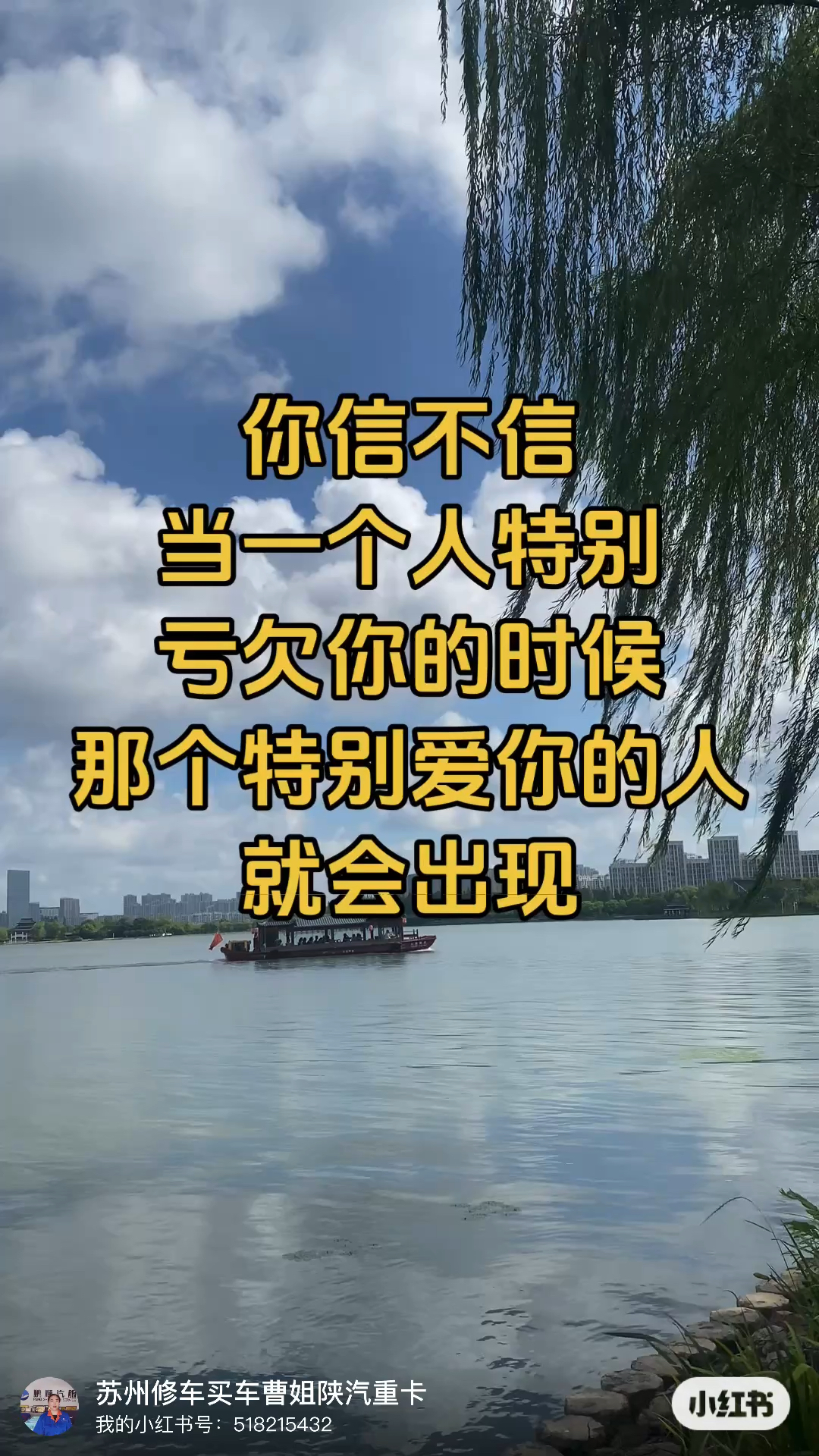 我一定要努力挣钱刚岗在逛街看到一男一女 两个人喝一杯奶茶