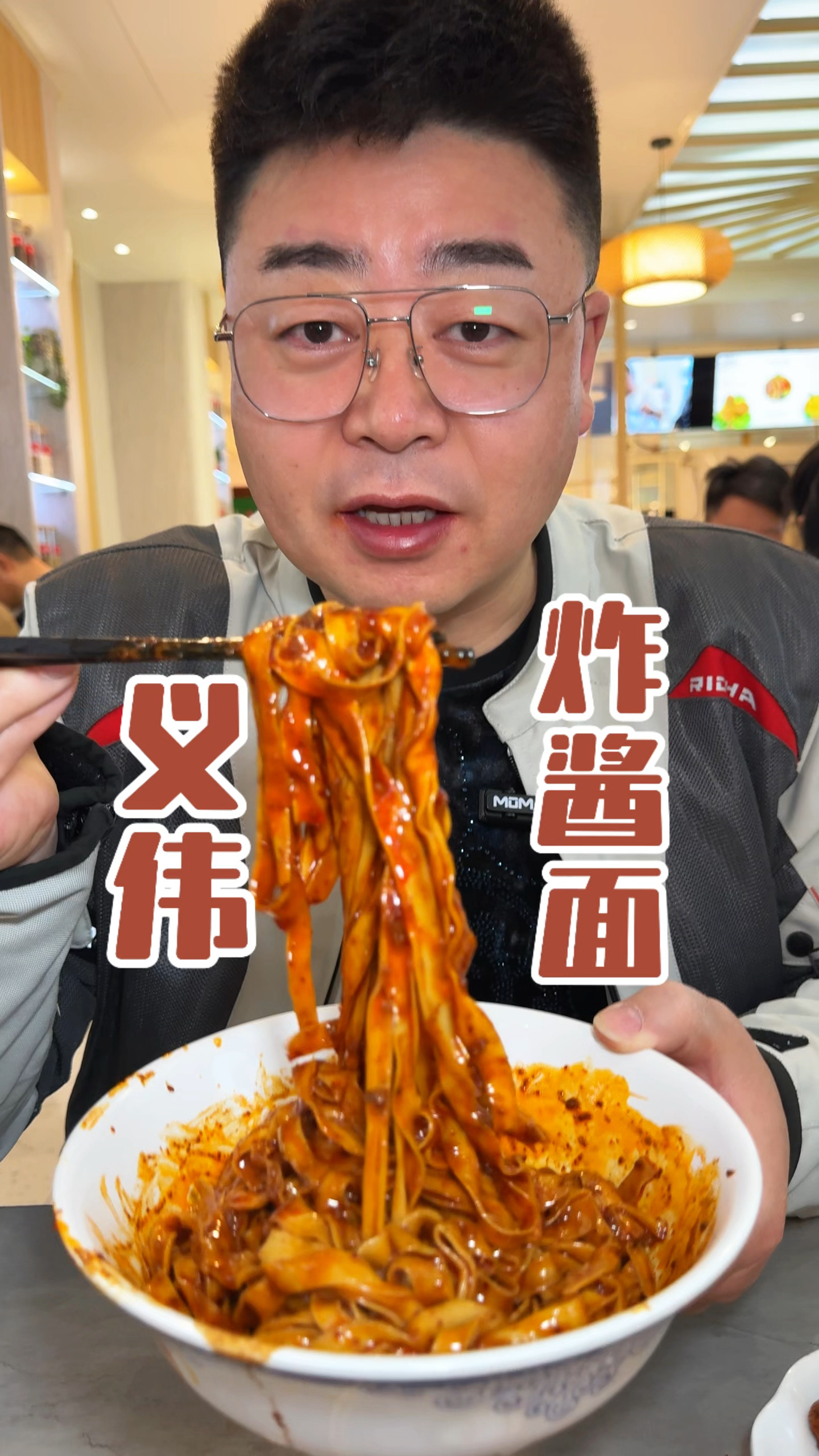 这面一口下去糊嘴,只有当地人知道的炸酱面馆,一干就是几十年