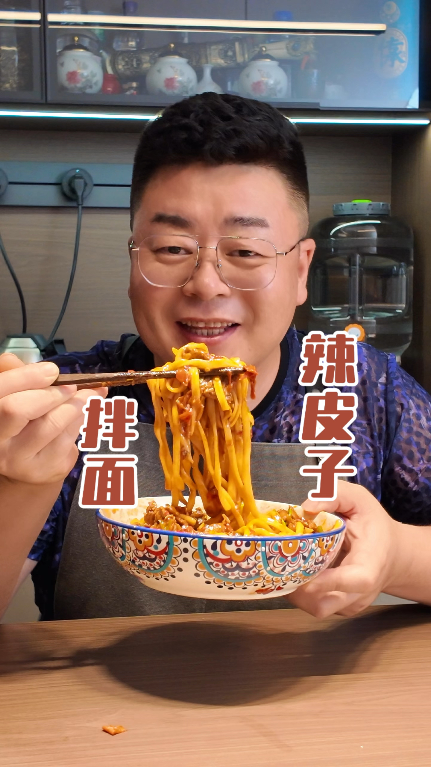 兰州也能热到不想出门，西北汉子自制的这碗辣皮子拌面够天花板吗