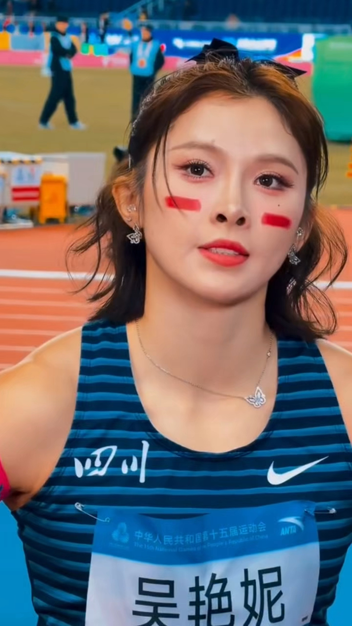 再坚强的人也会崩塌,竞技体育太刀了,艳妮你是我们心目中的冠军