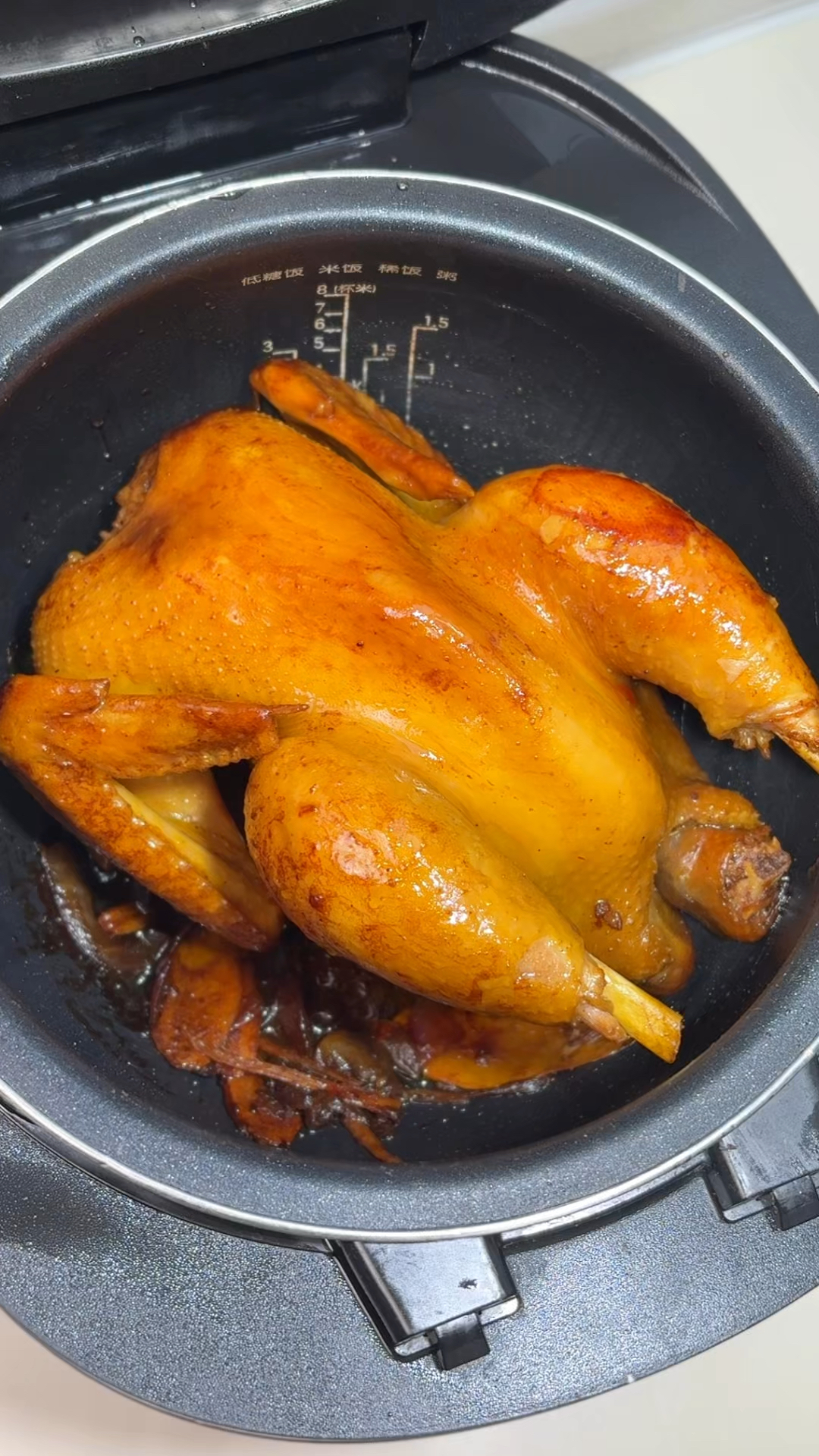 不加一滴水的窑鸡～#自制窑鸡#电饭锅美食