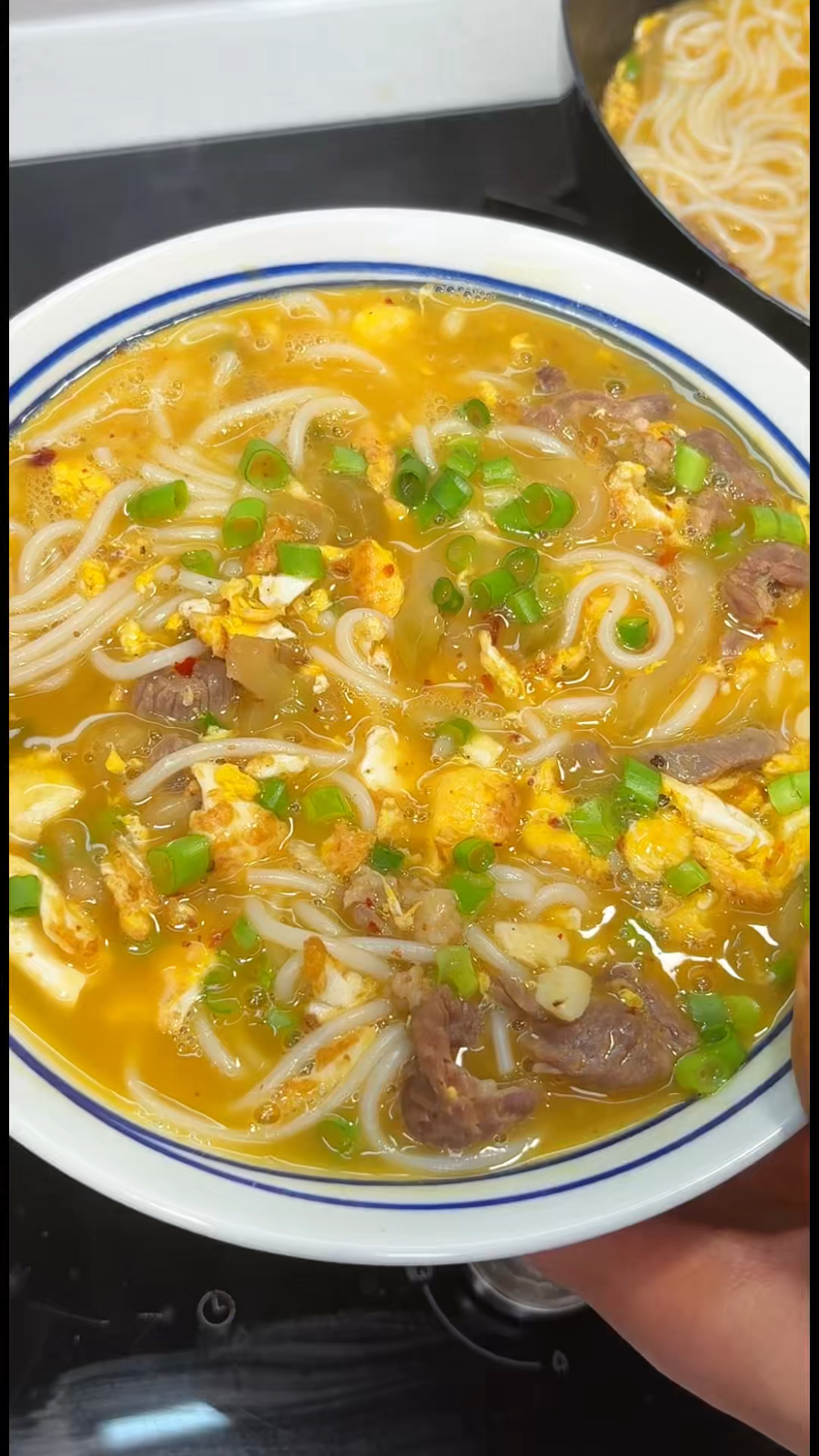 牛肉鸡蛋汤米粉,早上10分钟搞定的早餐#汤米粉  #早餐吃什么