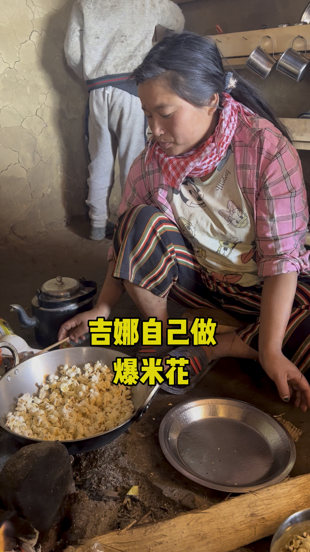 今天吉娜自己做爆米花吃,大家觉得她的技术怎么样
