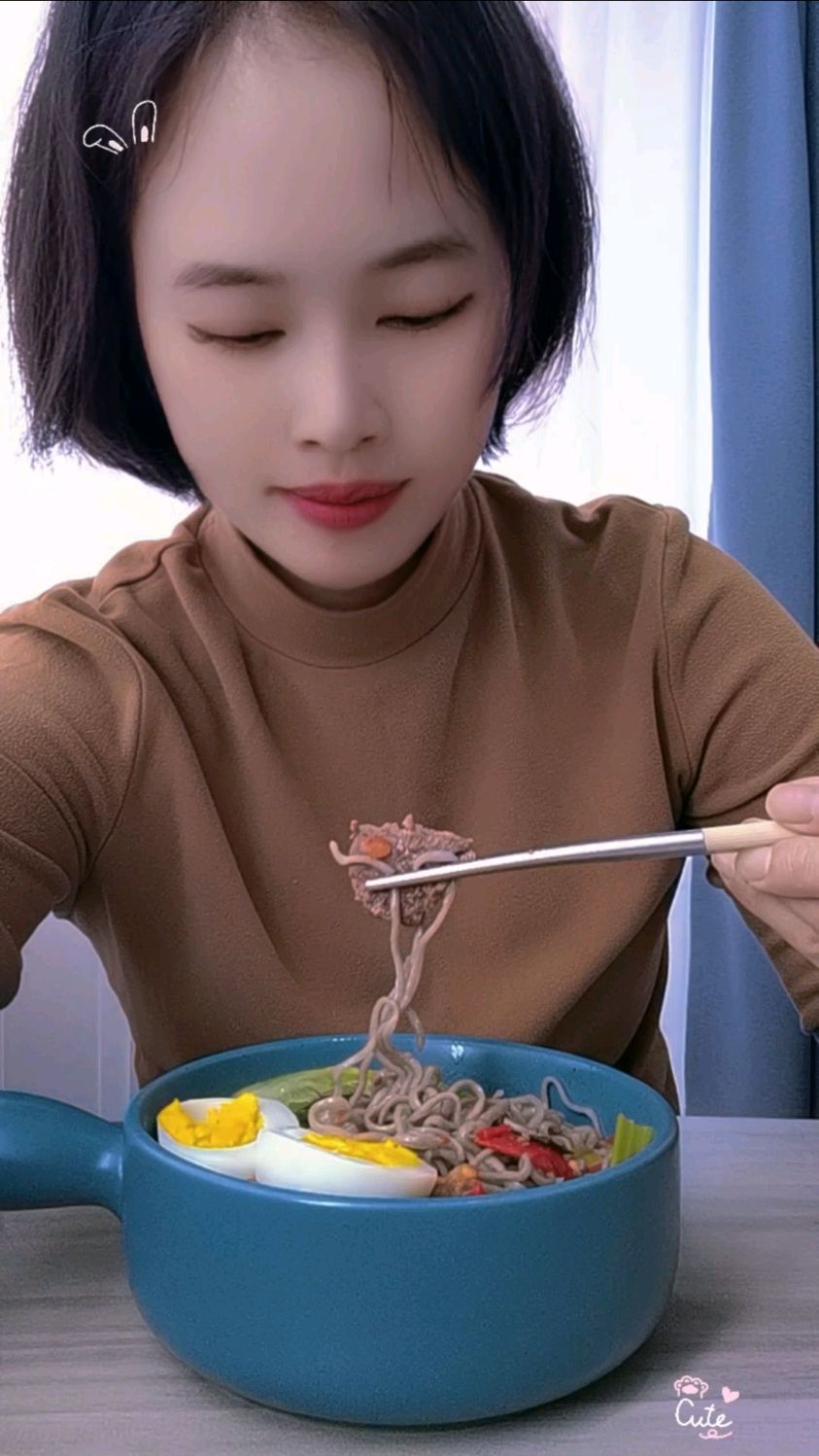 早餐来一碗牛肉面吧,加青菜鸡蛋,能量满满