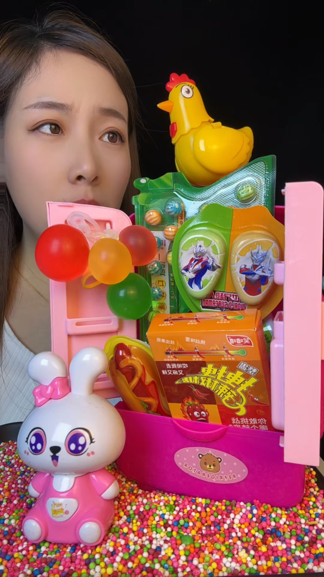 小公鸡来我家找虫子吃