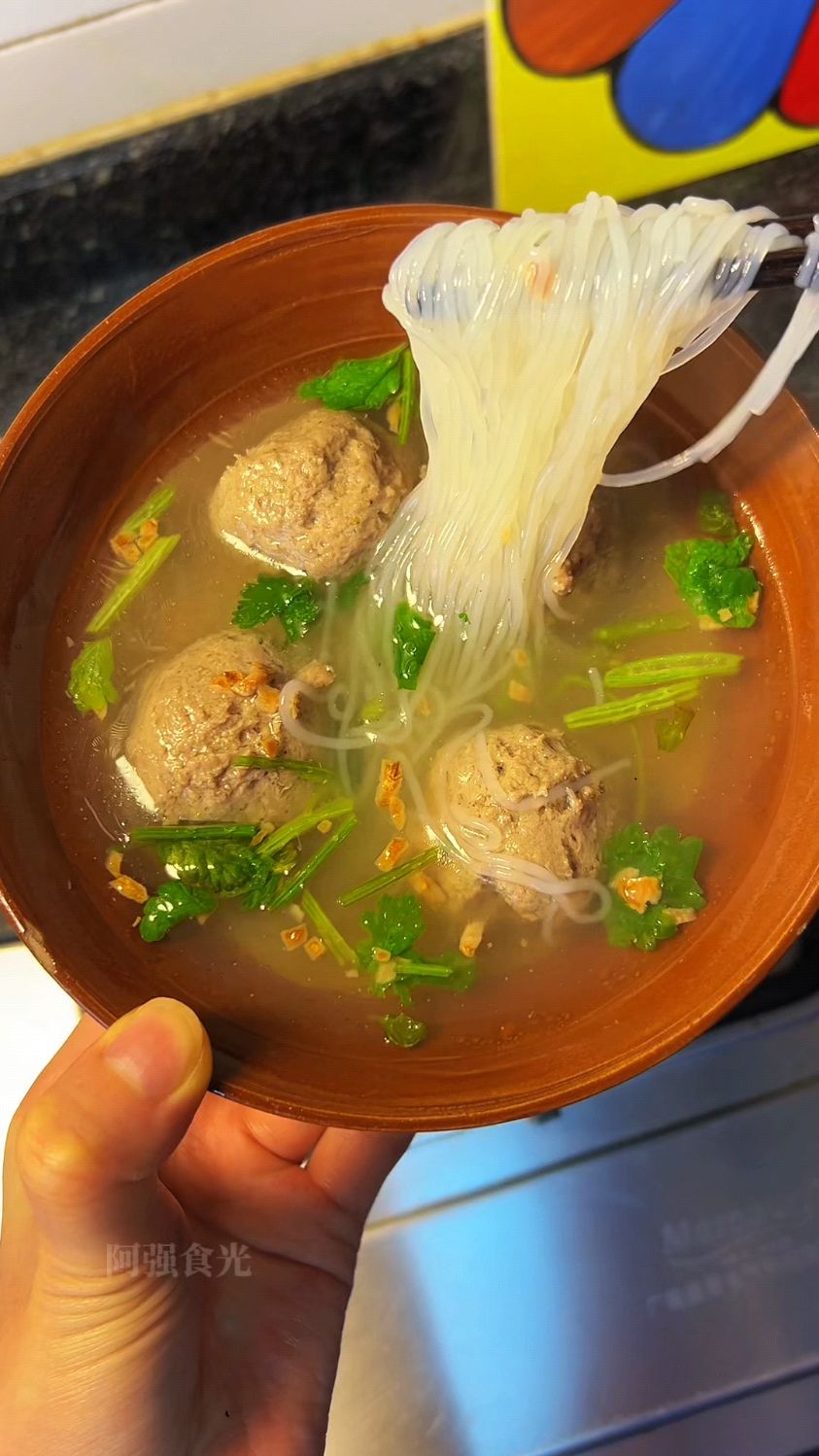 超简单的潮汕牛肉丸粉丝汤做法,汤鲜味美,真的巨好喝!