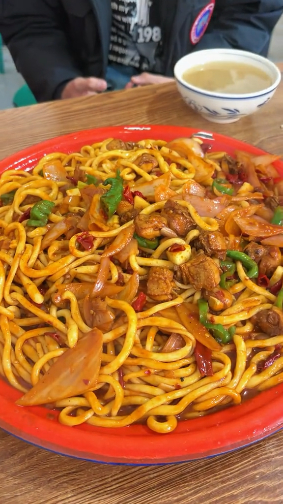 超大一份的大盘鸡拌面，你吃过吗？