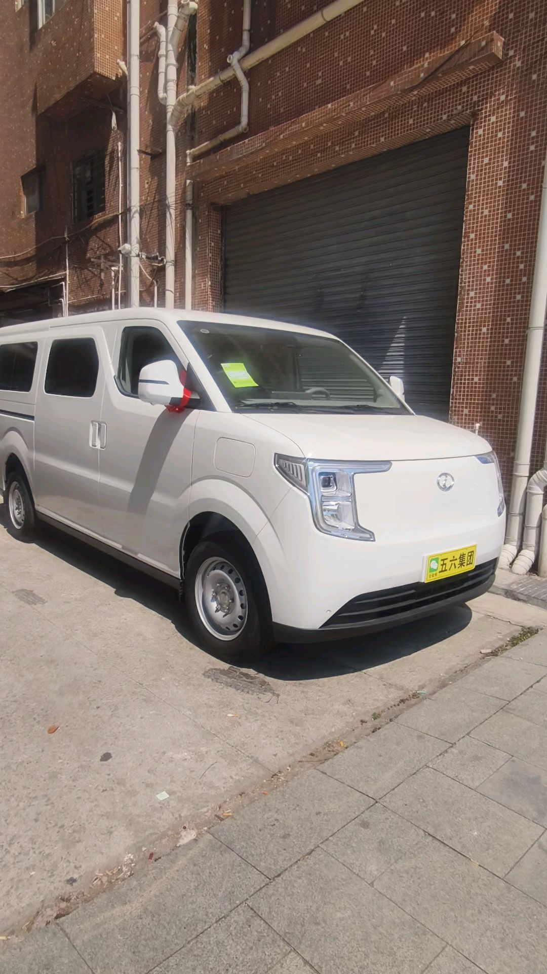 东莞瑞驰新能源R5面包车 瑞驰R5是纯电动轻客,提供客运版和货运版