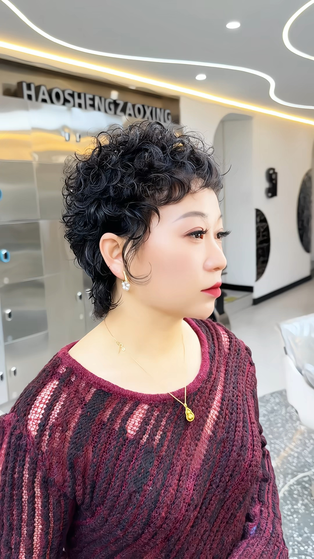 喜欢烫发的她，对于这个头发 爱不释手  #菠萝烫  #大同豪升造型