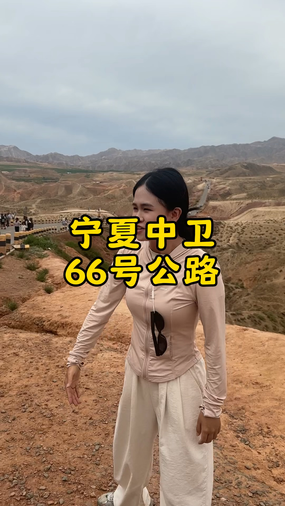 自驾宁夏中卫66号公路感受诗里的大漠孤烟直长河落日圆景象