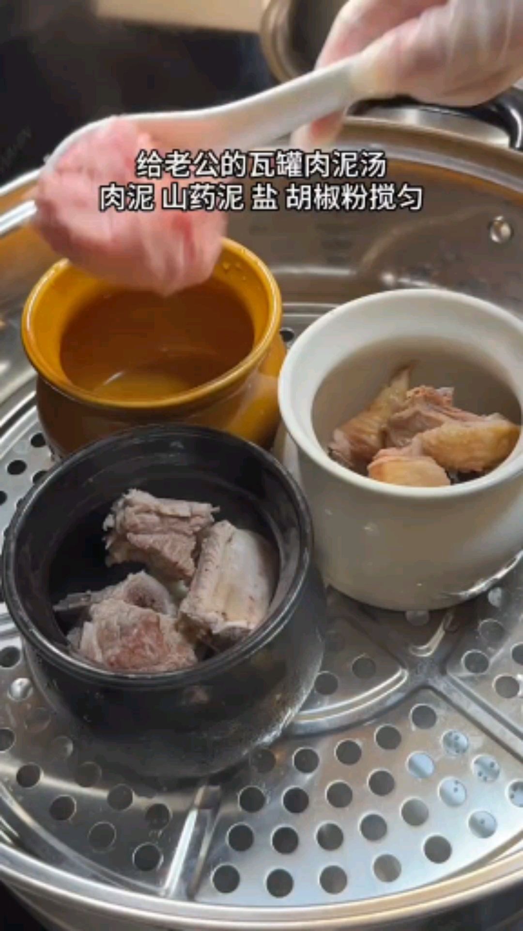 家里大人小孩都爱喝瓦罐汤,一锅出很方便,喝完全身暖暖活活的。