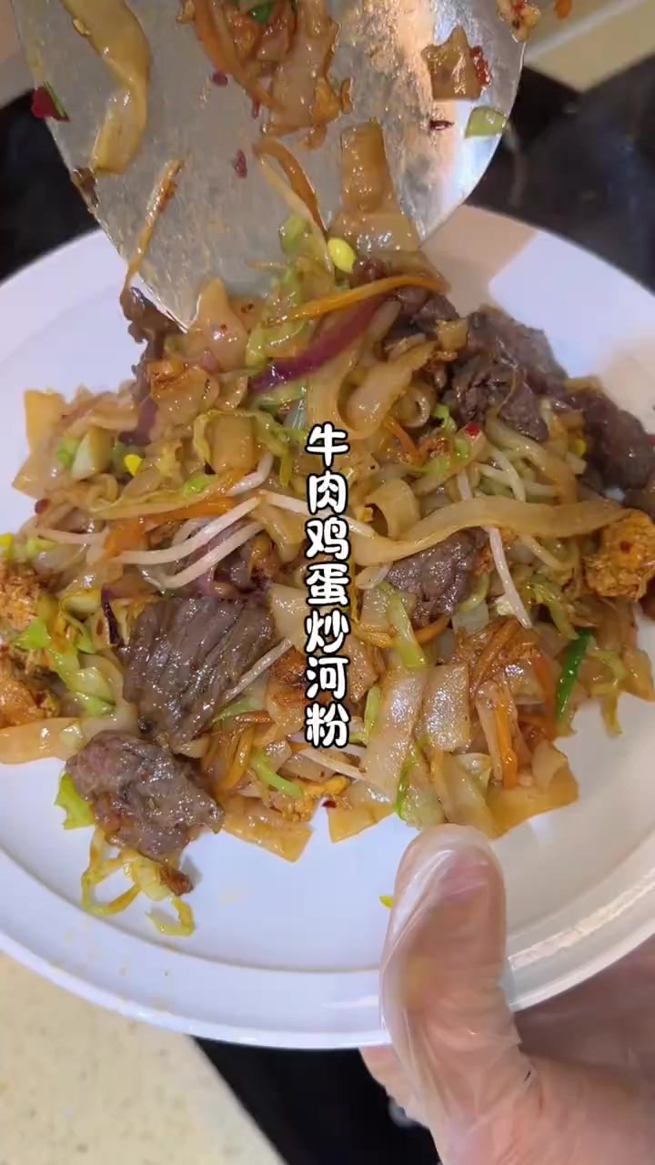 做早餐太麻烦，来试试这道鸡蛋牛肉炒河粉