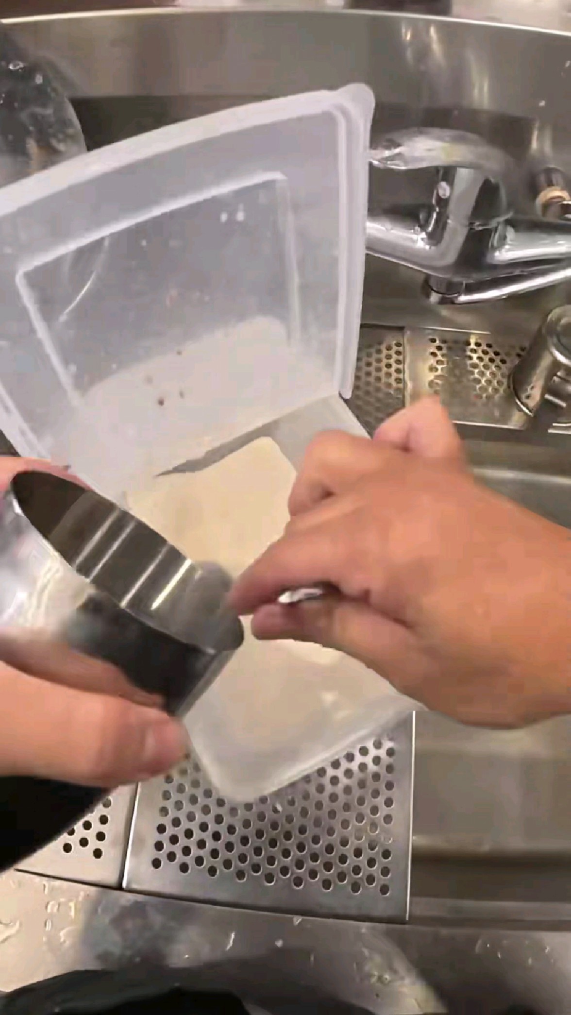 第一视角看奶茶是如何制作出来的