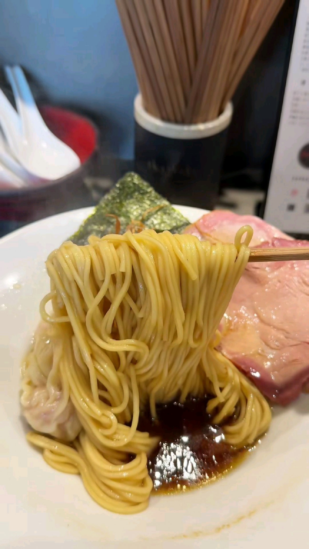 日式鲣鱼汤汁叉烧拉面