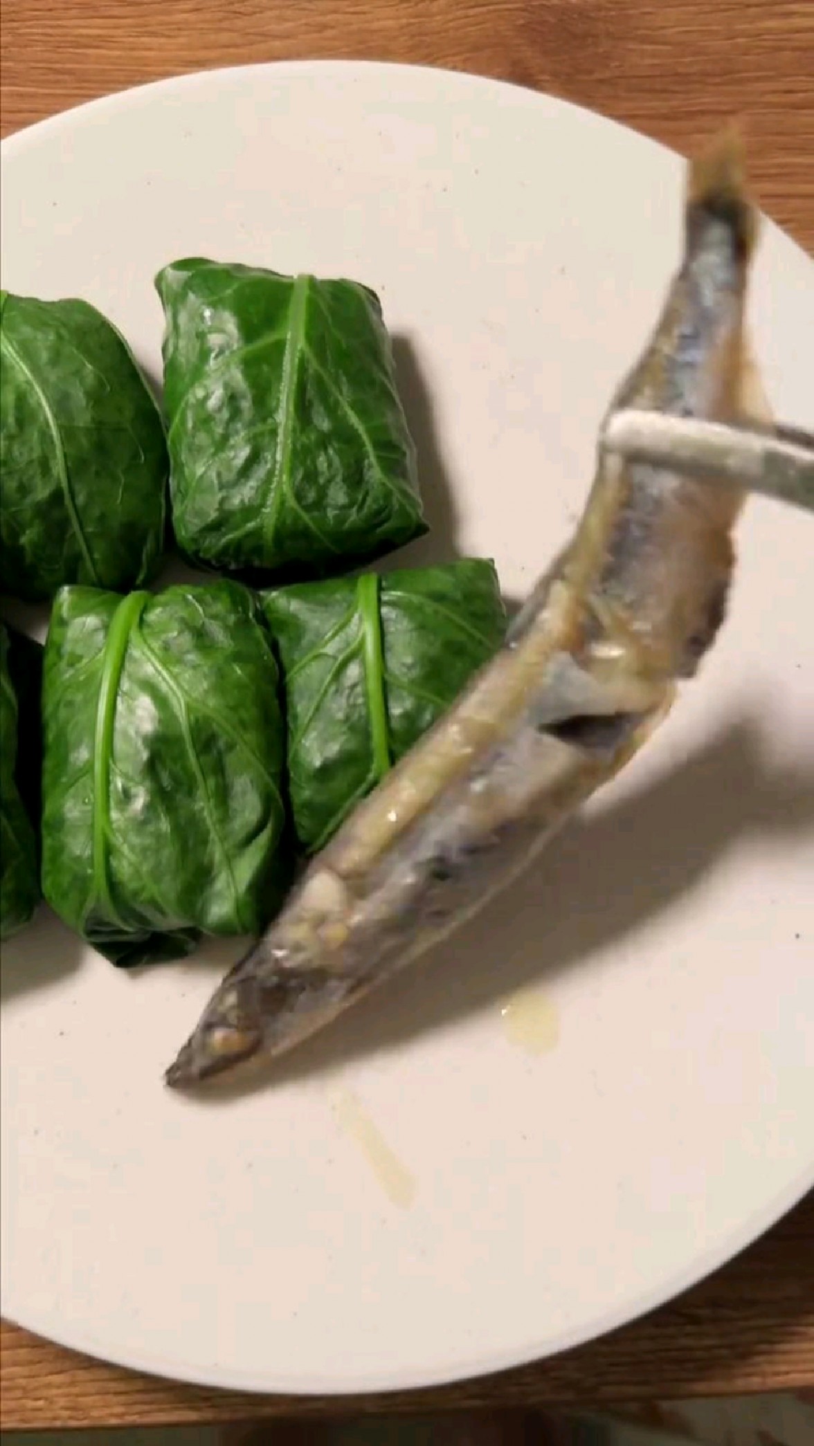 韩国小姐姐的午餐,紫苏包饭,香煎沙丁鱼,大酱汤