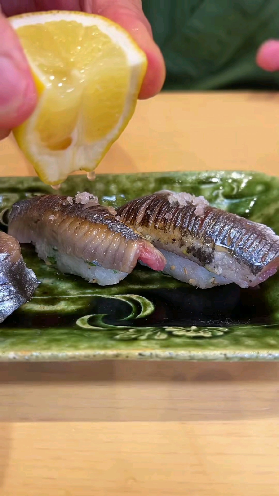 日式秋刀鱼刺身寿司