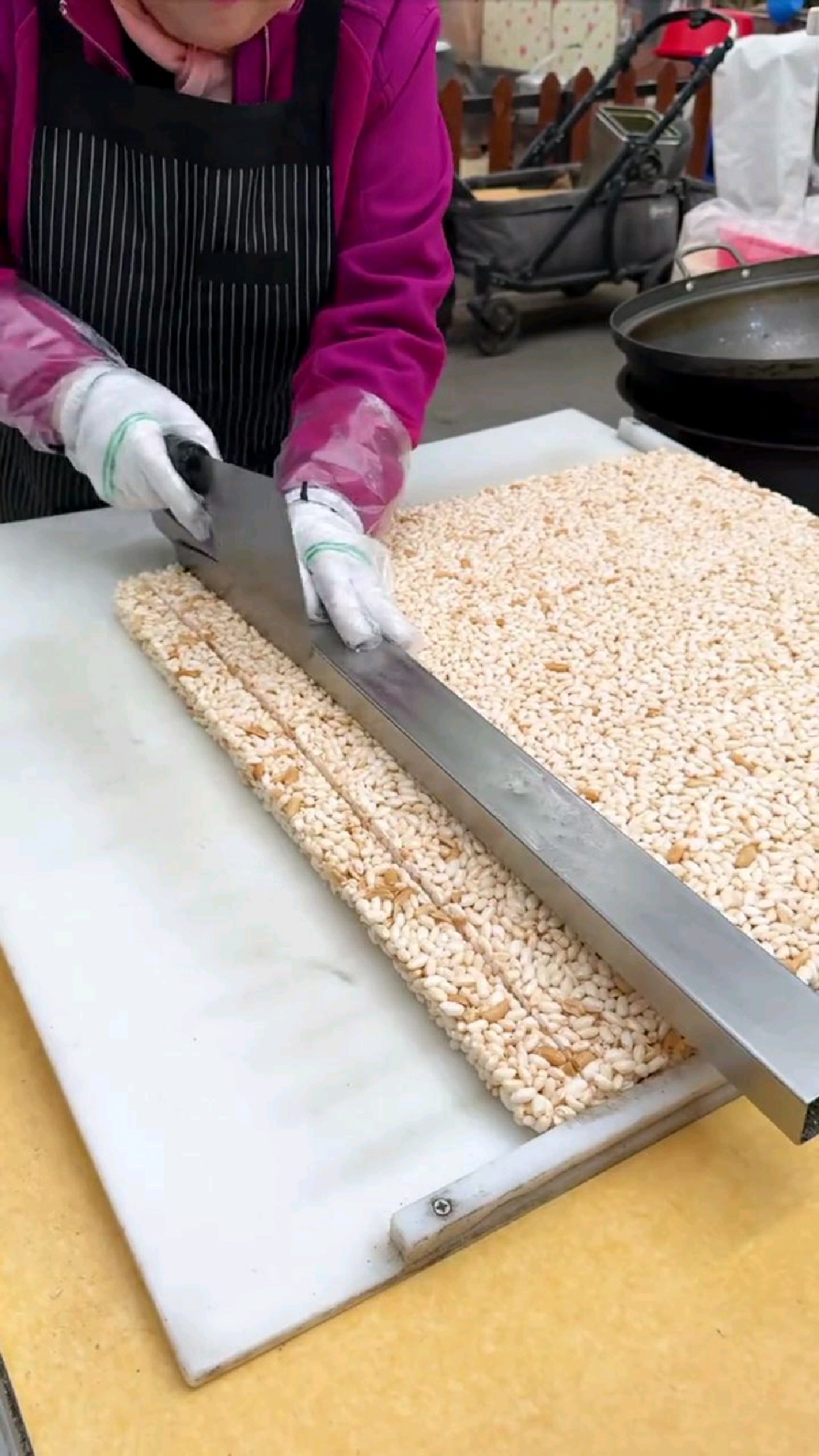 手工花生爆米花的制作过程